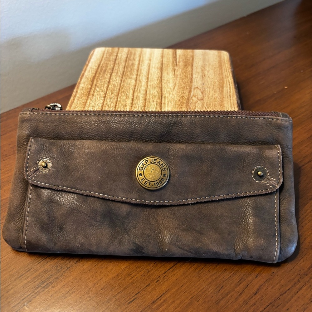 Vintage Gap Brown Leather Wallet Clutch bag! EUC! Smoke free Home - Picture 3 of 7